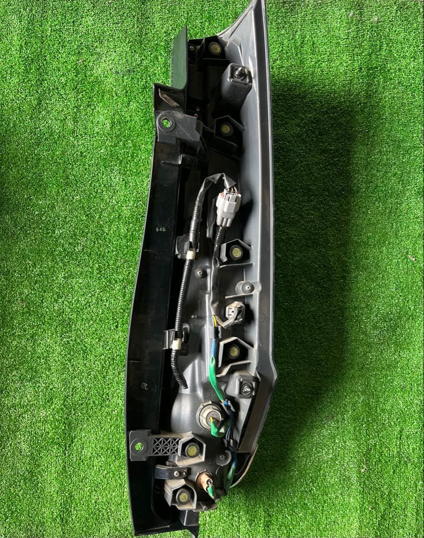 ZWR80系 ヴォクシー 純正 LEDテールKOITO 28-232 左右セット