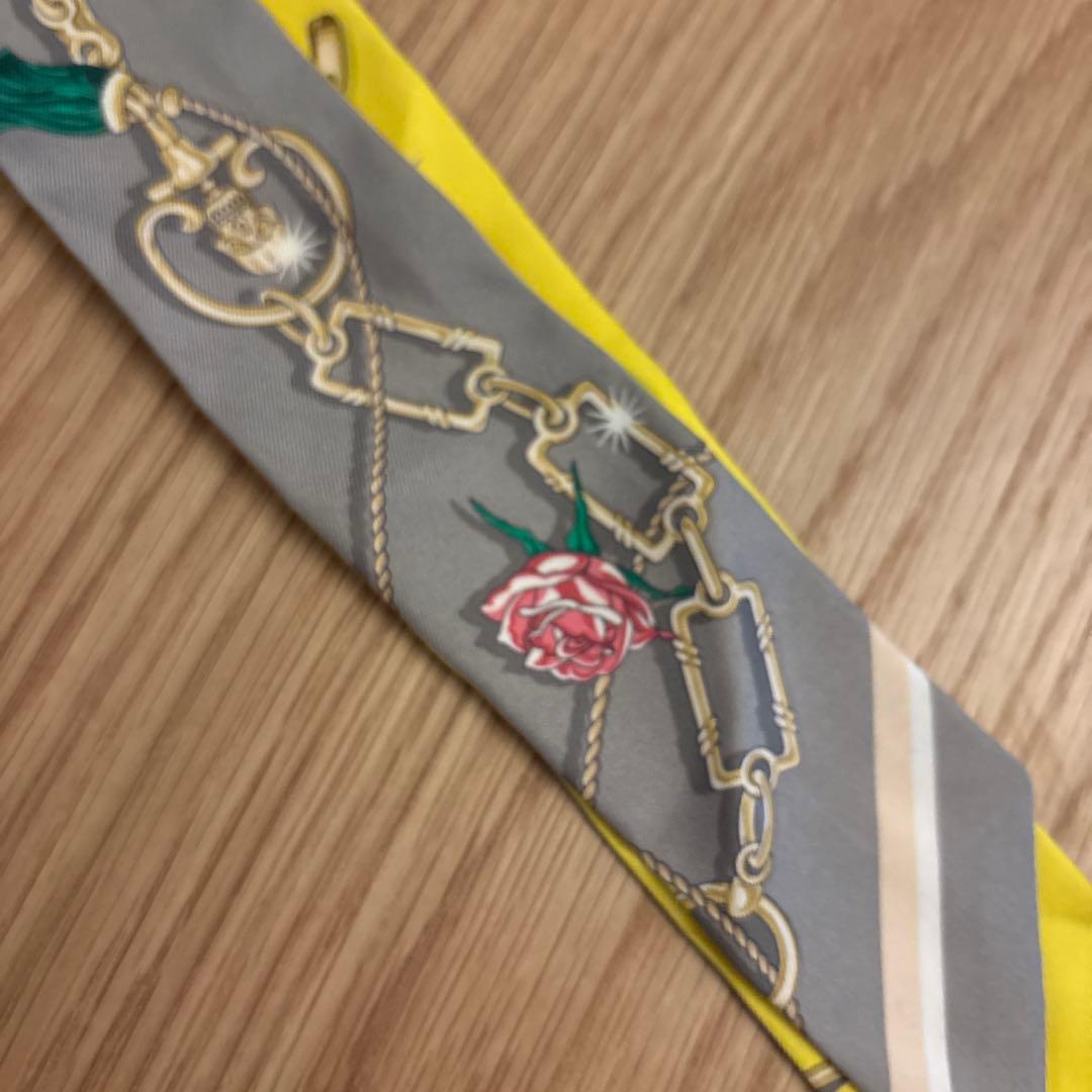 HERMES エルメス　ツイリー　シルクスカーフ グレーとイエロー