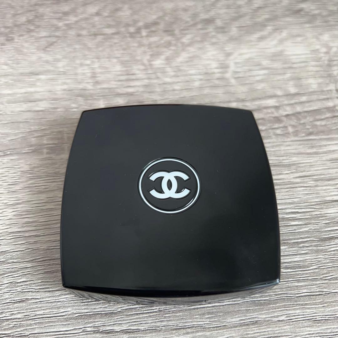 CHANEL レキャトルオンブルブトン229ステレール　アイシャドウ