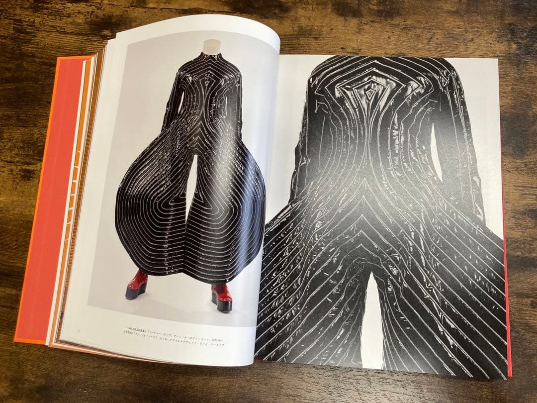 DAVID BOWIE IS INSIDE デヴィッドボウイ　写真集　展覧会図録
