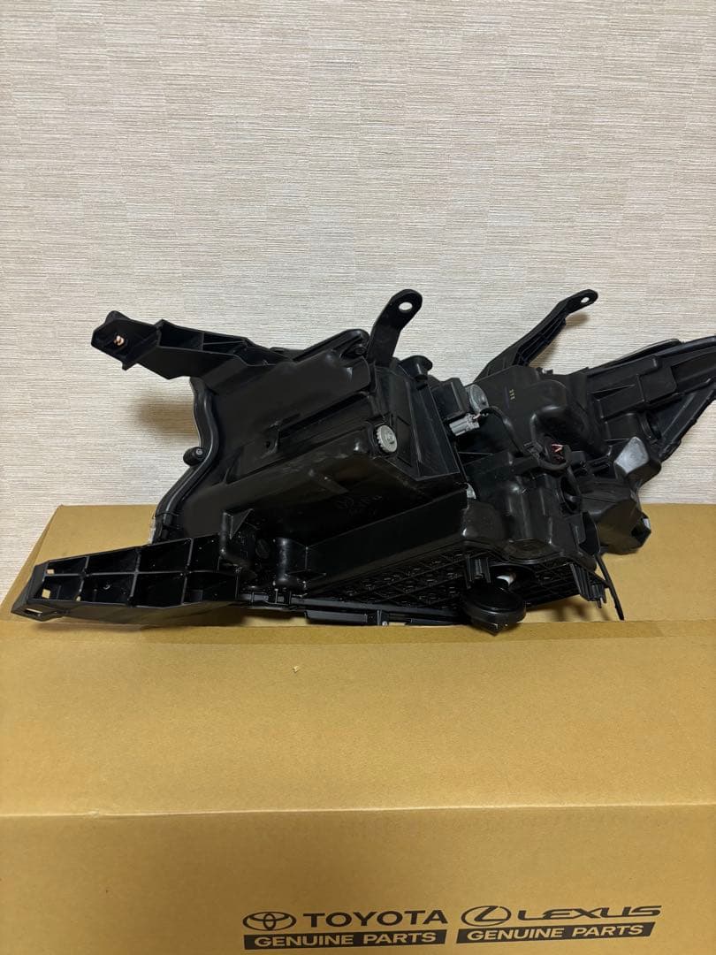 トヨタ　ランドクルーザープラド☆右ヘッドライト☆割れ無し☆81145-60S20