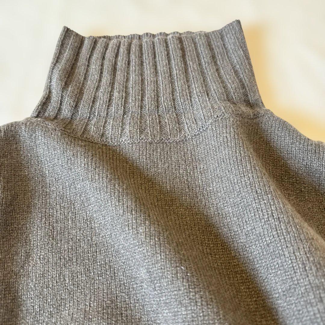 上質　MARGARET HOWELL タートルネック ベストカシミヤシルク　Ⅱ
