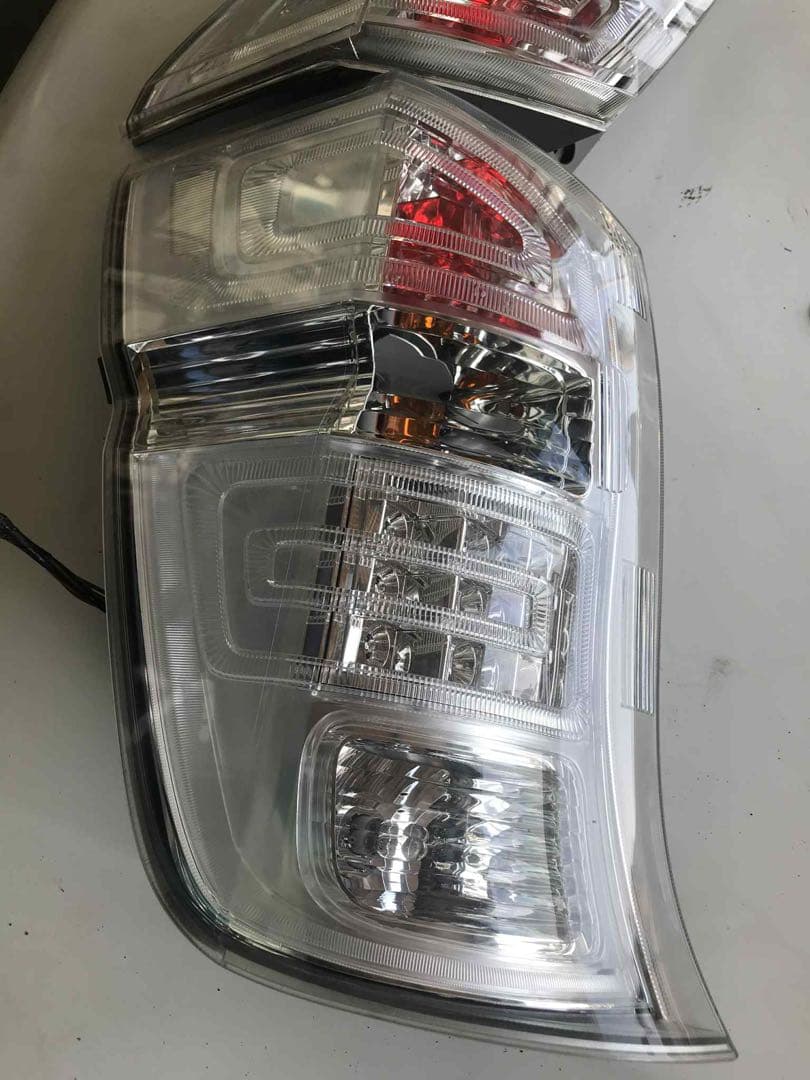 美品　ステップワゴンスパーダ　RK5前期　純正テールランプ