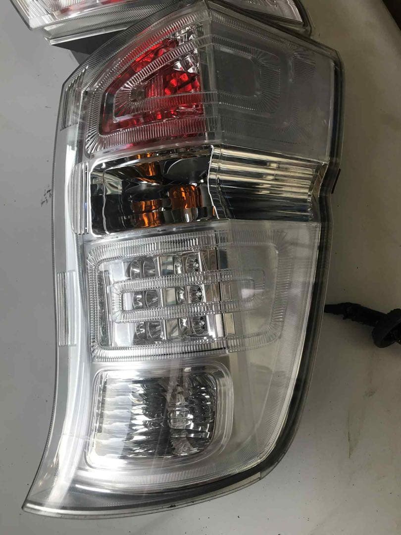 美品　ステップワゴンスパーダ　RK5前期　純正テールランプ