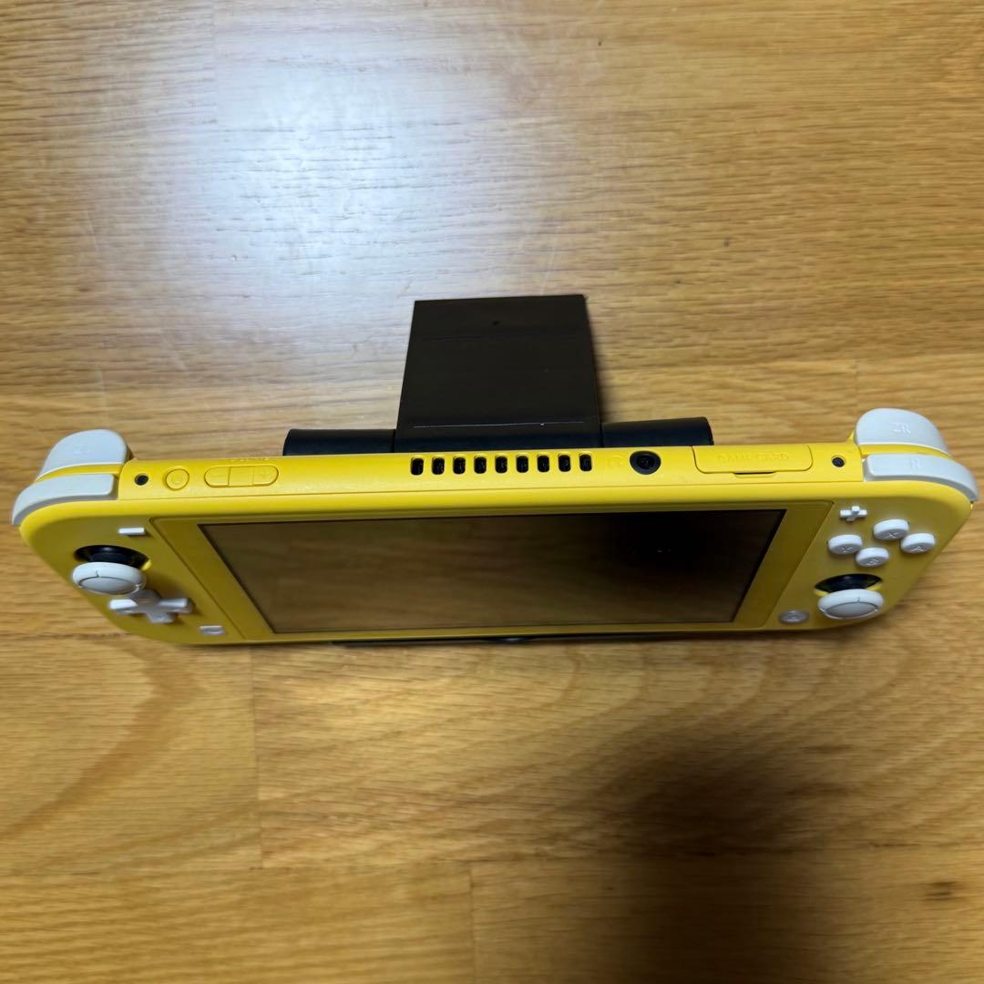 Nintendo Switch Lightイエロー