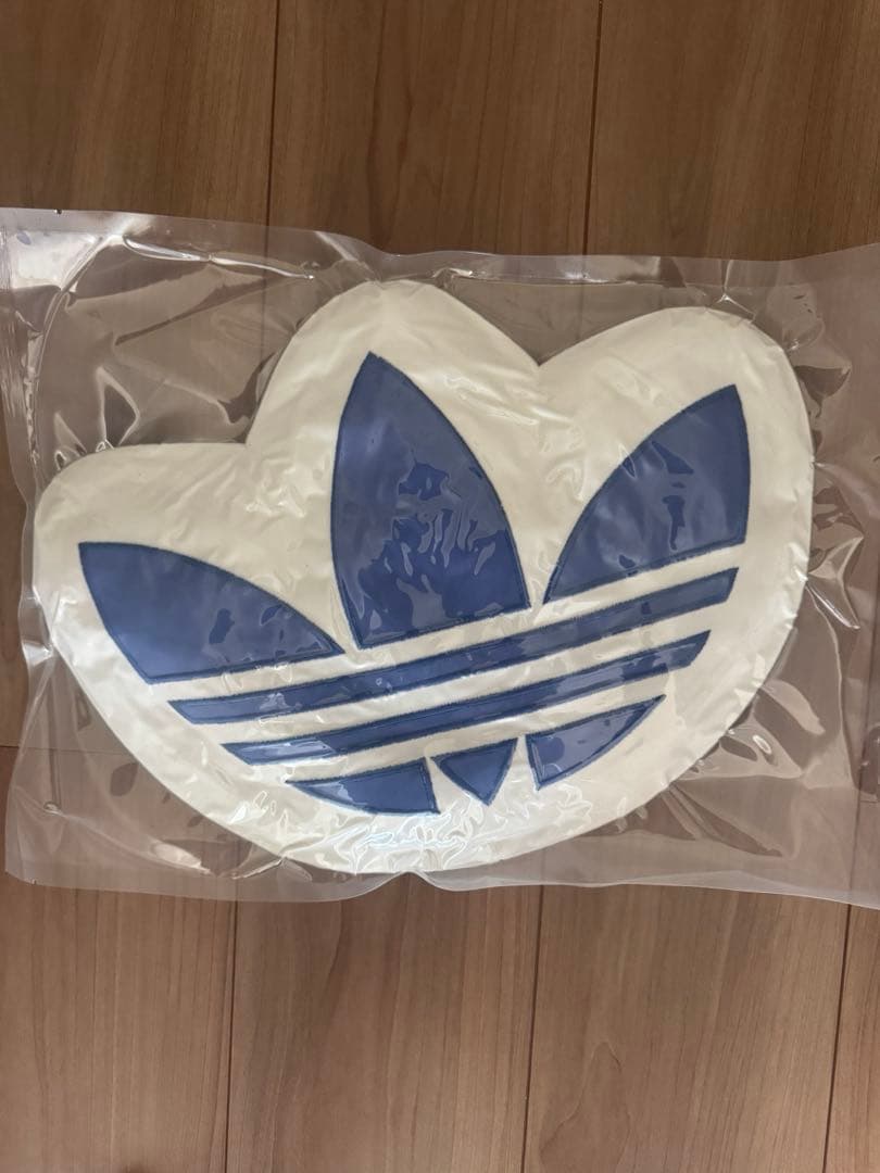 【非売品★】adidas orginals クッション 激レア⭐︎ 新品未開封