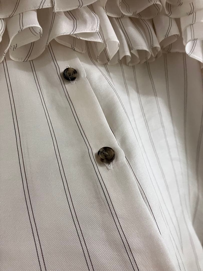 【KHAITE】 WHITE SILK stripe ruffle blouse