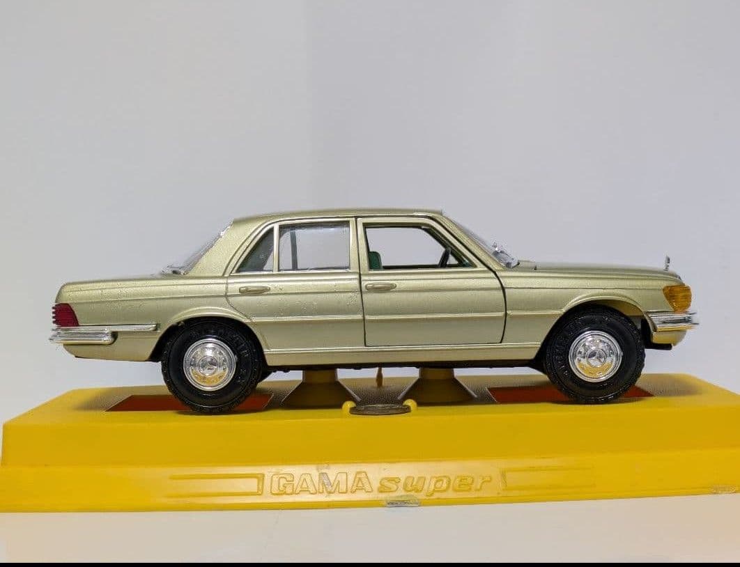ゆーゆー無言取引OK GAMA ベンツ 350SE + コーギー ルノー