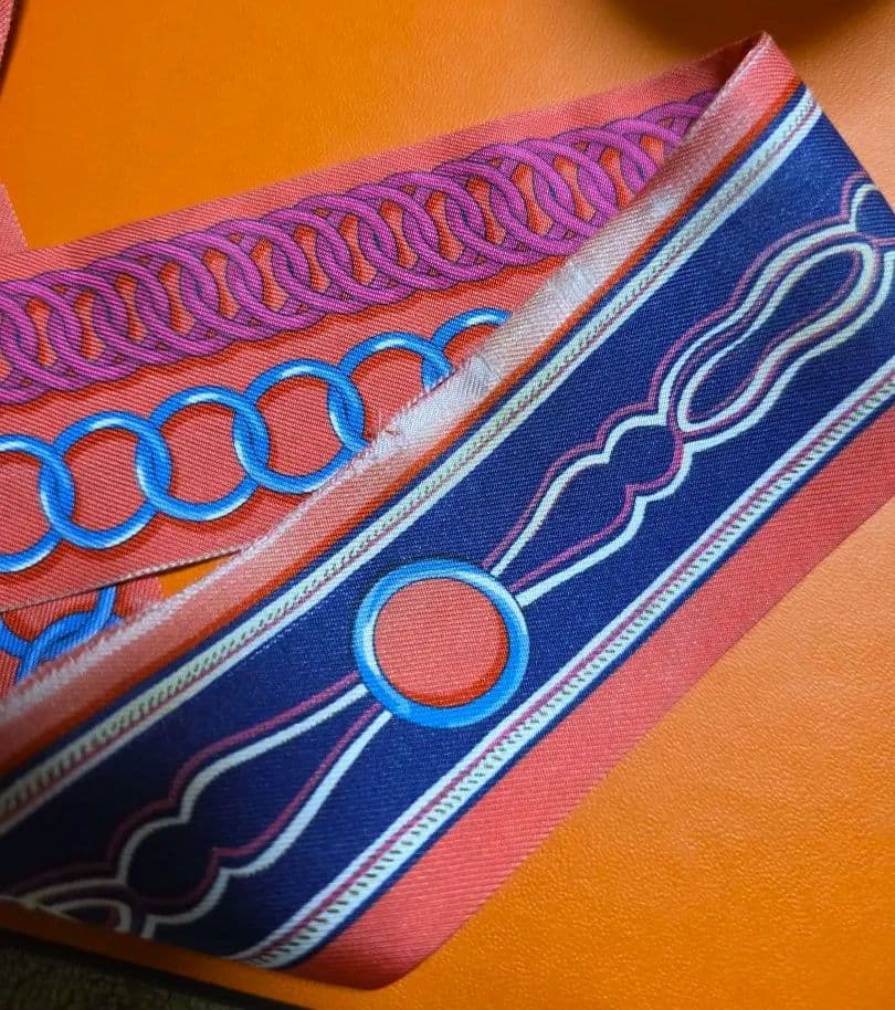 HERMES エルメス　ツイリー2本 タグ付き.●バラ売りX●