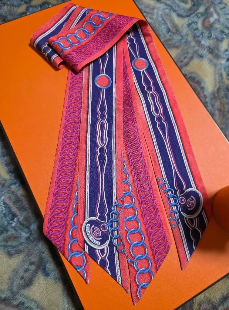 HERMES エルメス　ツイリー2本 タグ付き.●バラ売りX●