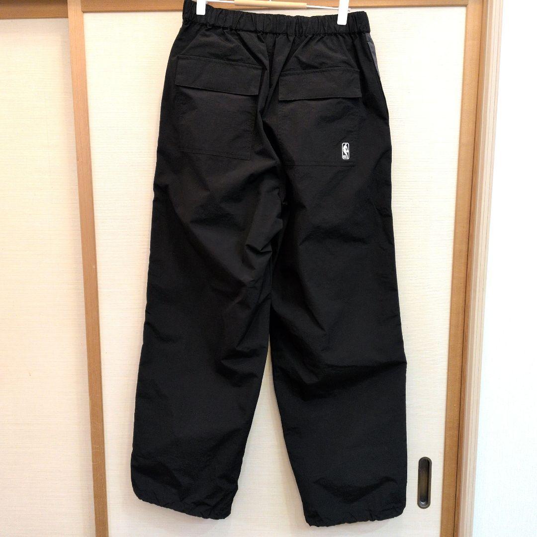 シカゴ・ブルズ ナイロントラックパンツ ブラック系　サイズ L