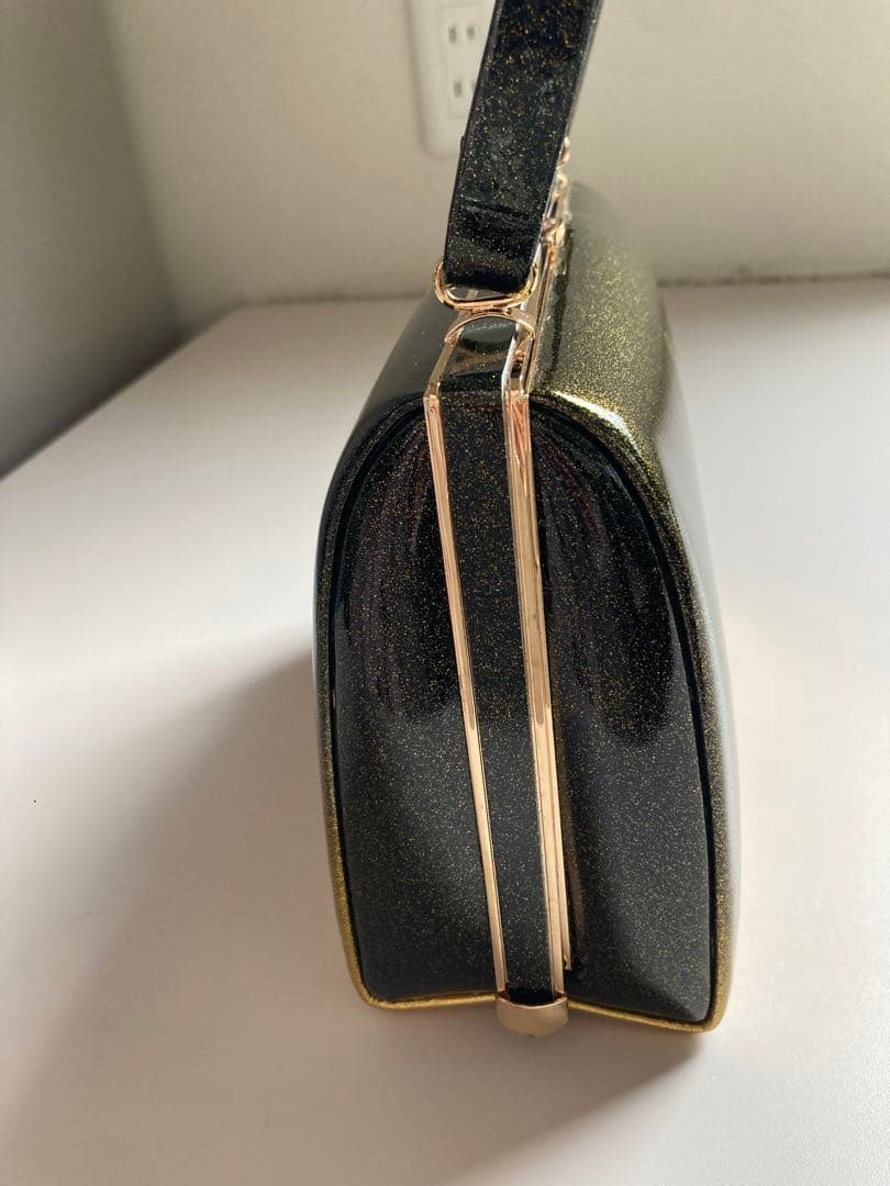 お値下げ貝殻がちりばめらた　和装バッグ&草履セットエナメル　【箱無しの値段です】