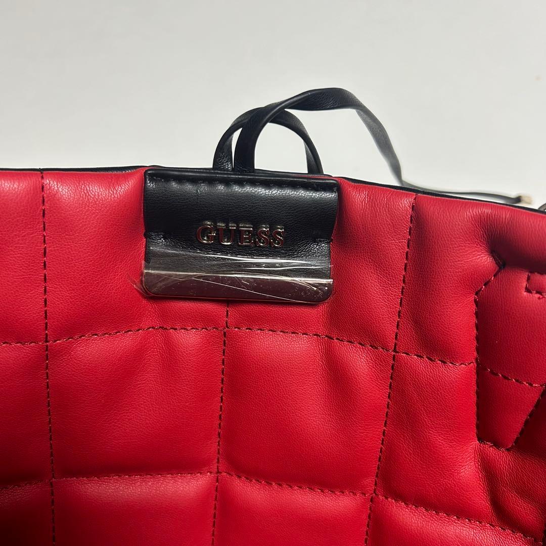 新品 タグ付き GUESS リバーシブル ショルダー バック 黒と赤