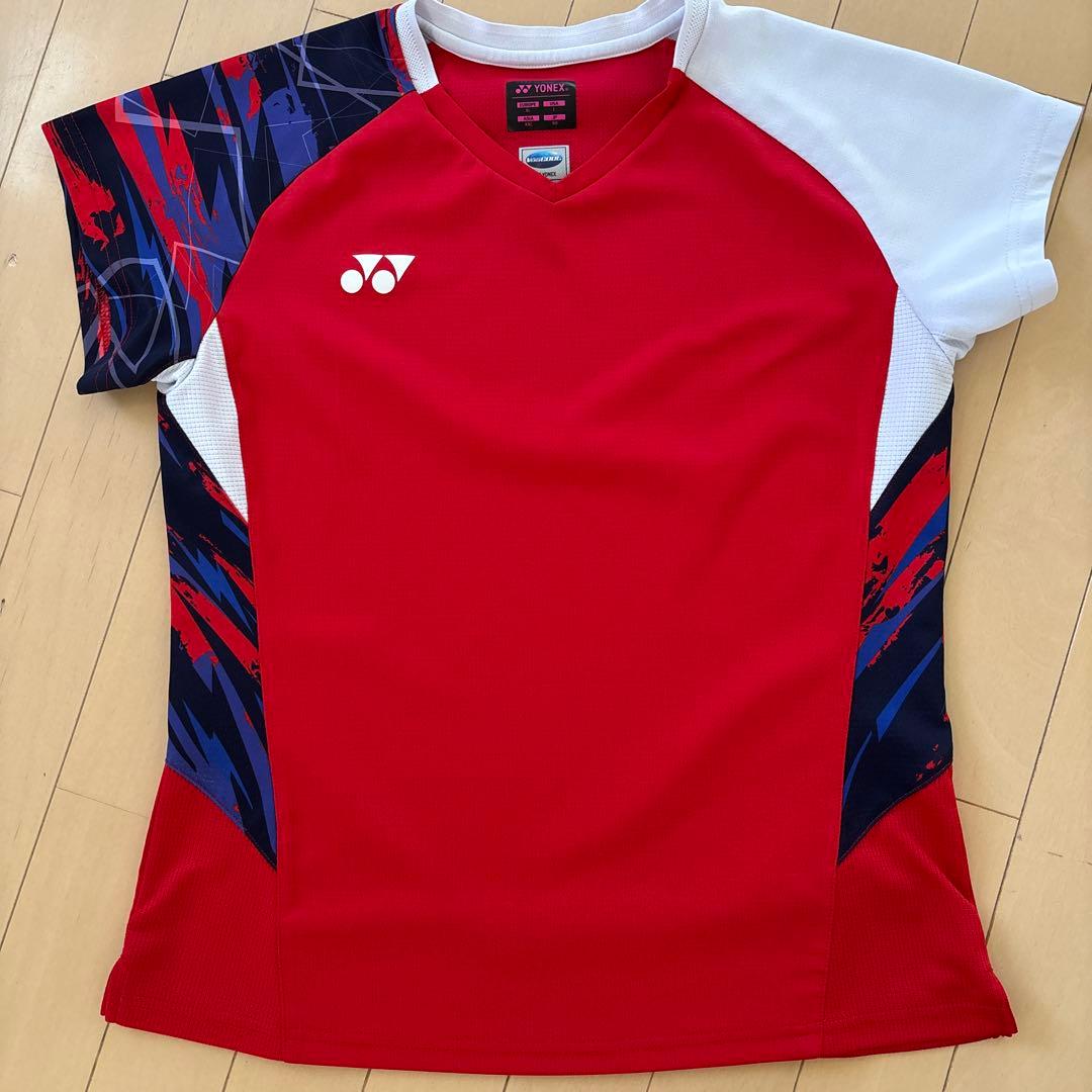 YONEX バドミントンウェア 赤 Vネック