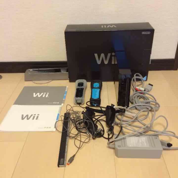 Nintendo wii 本体+リモコン2本、ヌンチャク2本