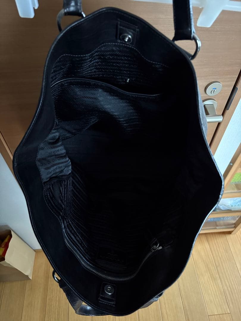 トモ0305　PRADA 黒レザートートバッグ