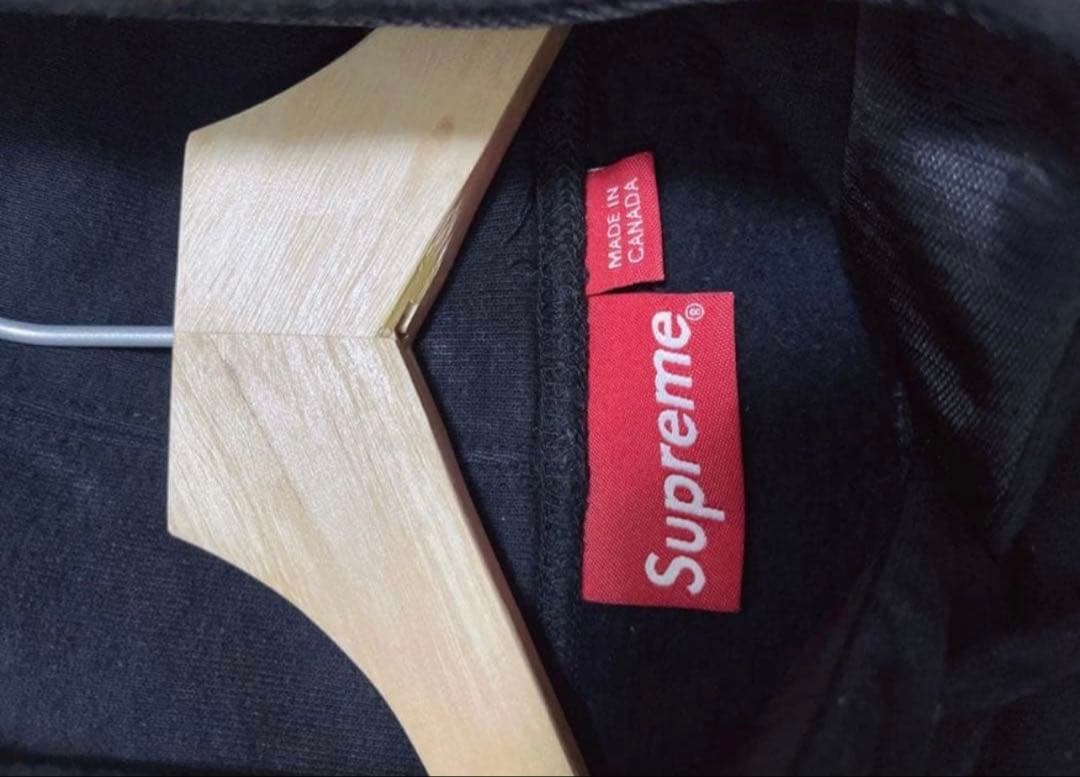 Supreme ブラック フード付きパーカー