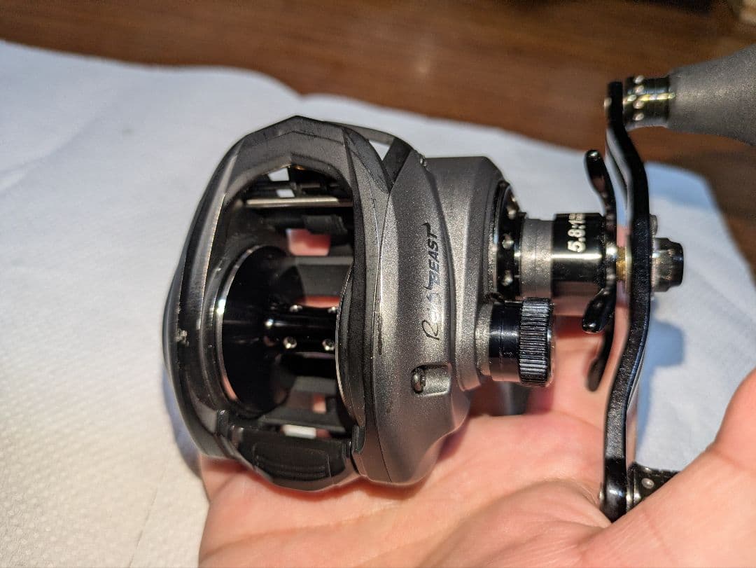アブガルシア レボビースト40 REVO BEAST 40 右ハンドル　本体のみ