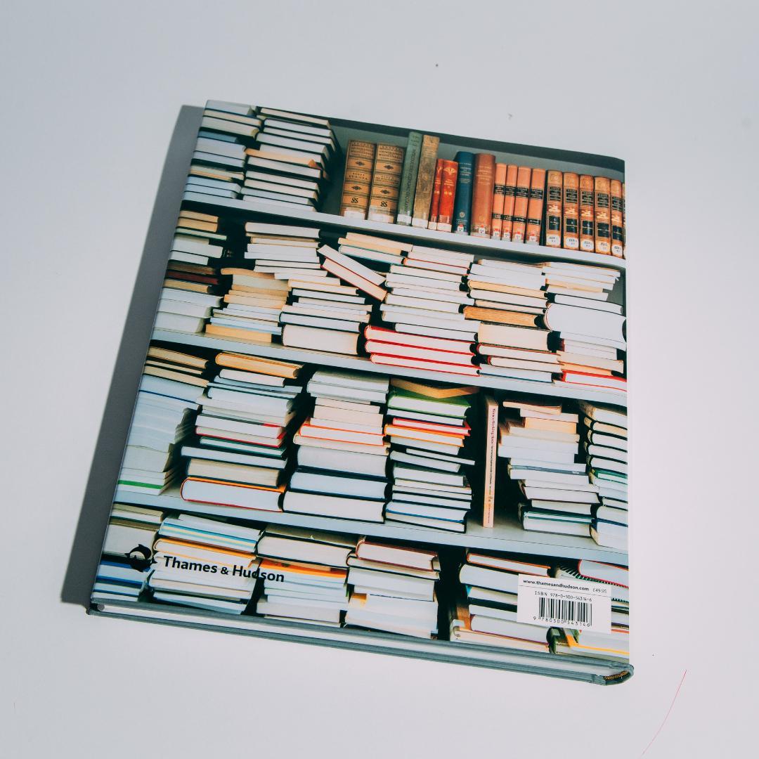 アート・デザイン・音楽 CANDIDA HOFER LIBRARIES
