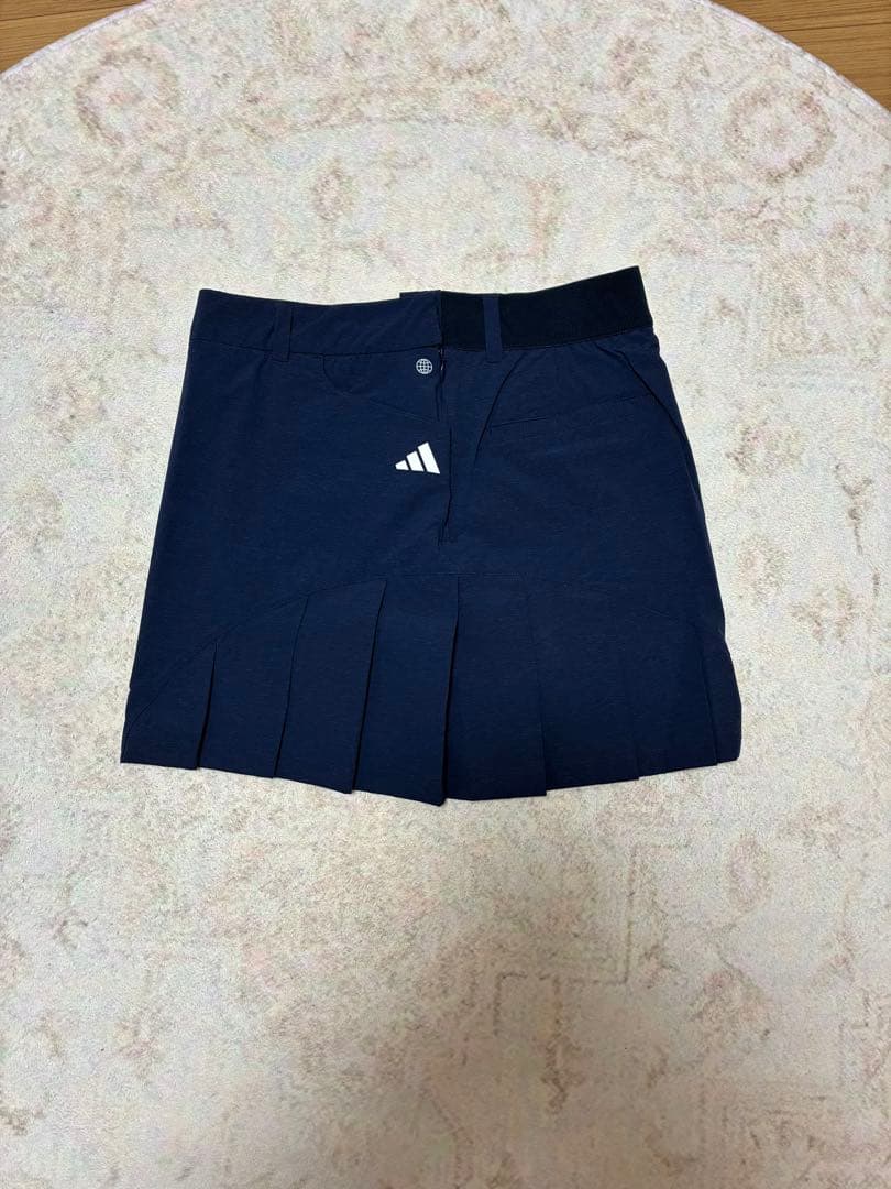 新品！アディダスゴルフ 春秋セットアップ 保温長袖ポロ×ネイビープリーツスカート