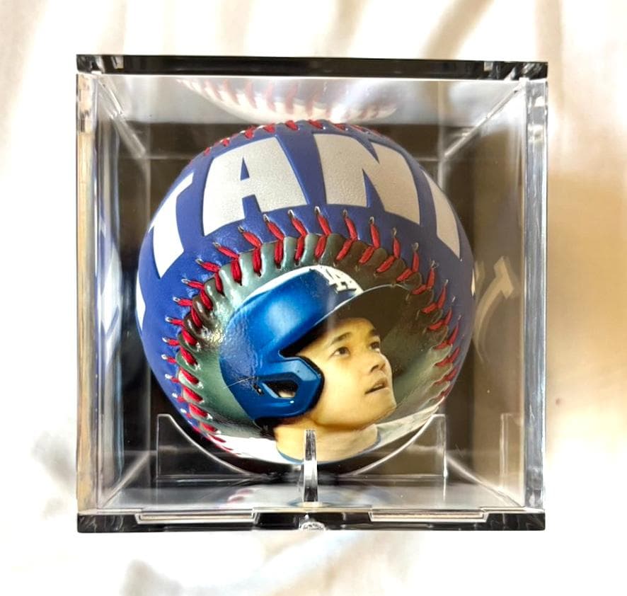 ドジャース 大谷翔平 2025個限定 サイン/画像/背番号/ケース/スタンド付き