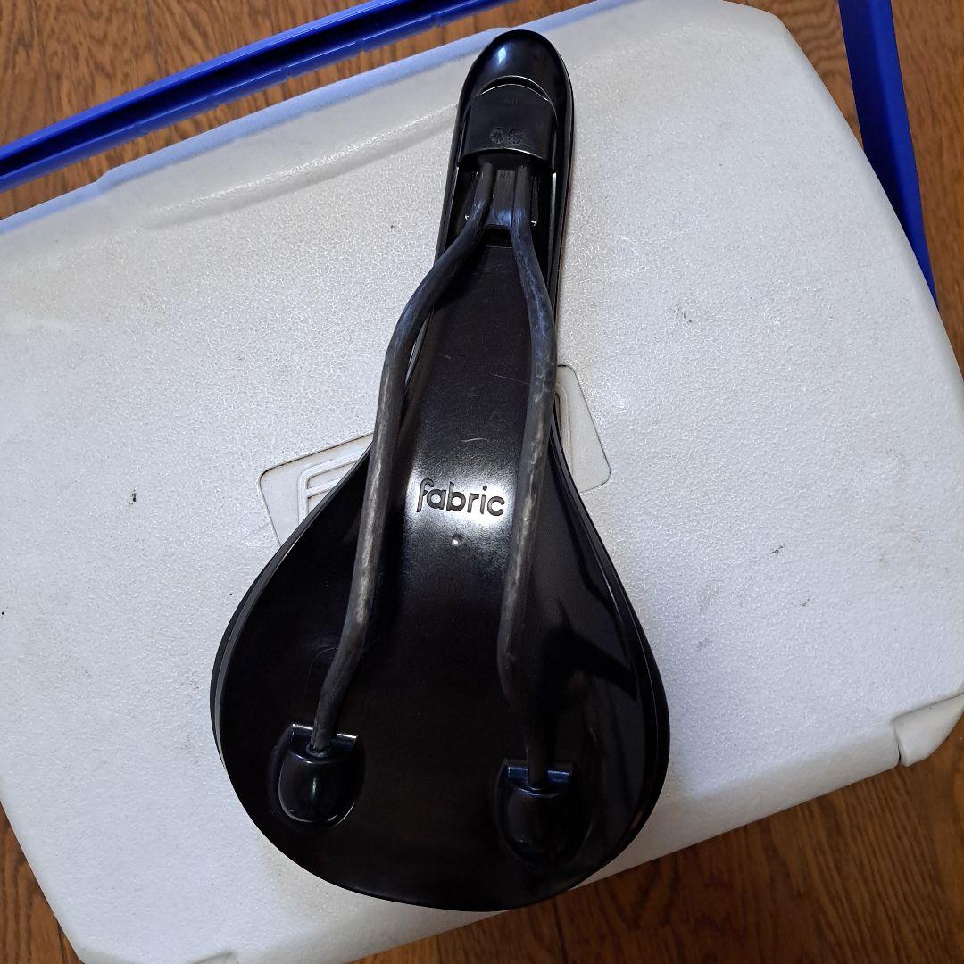 fabric Scoop Pro Team Flat カーボンレールサドル
