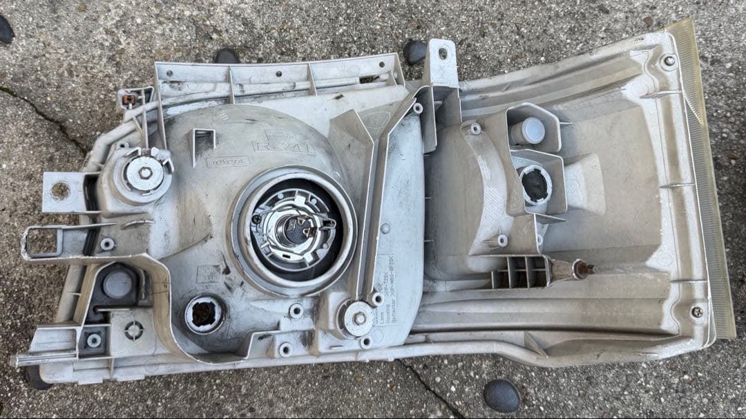 TOYOTA純正200系　ヘッドライト