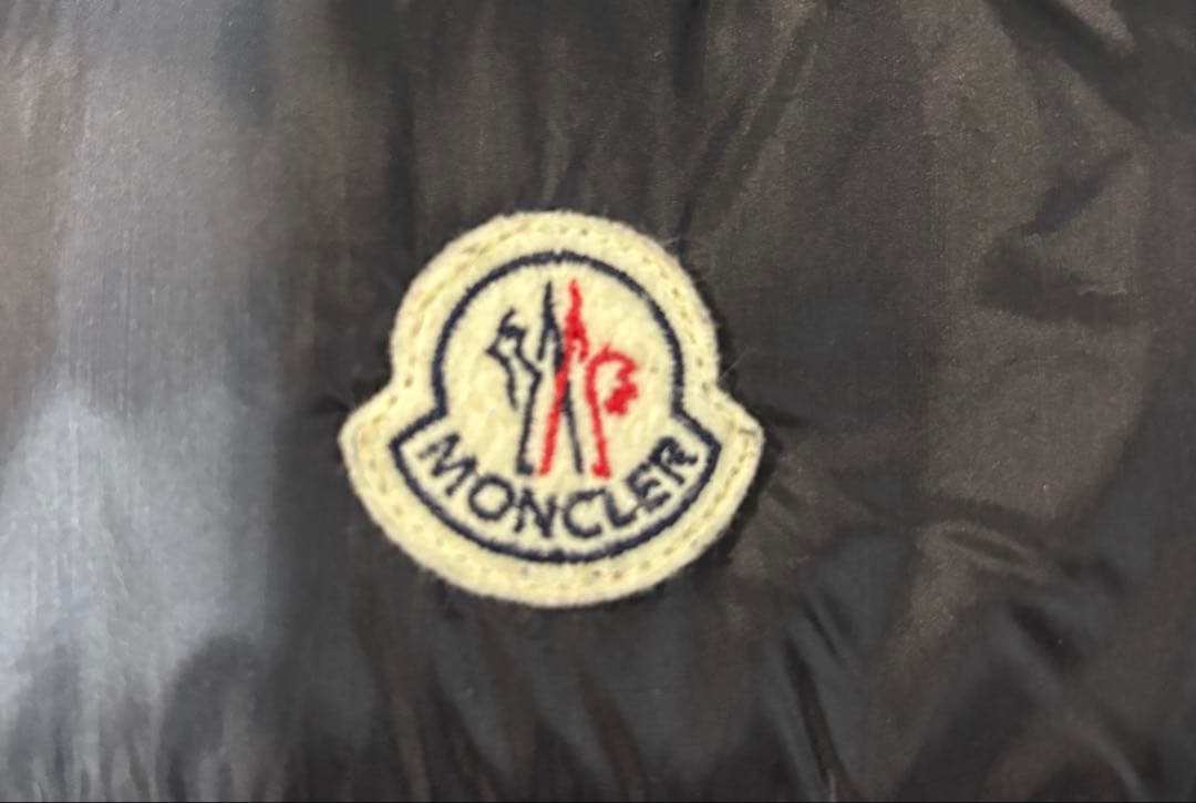 MONCLER（モンクレール）ダウンベスト黒