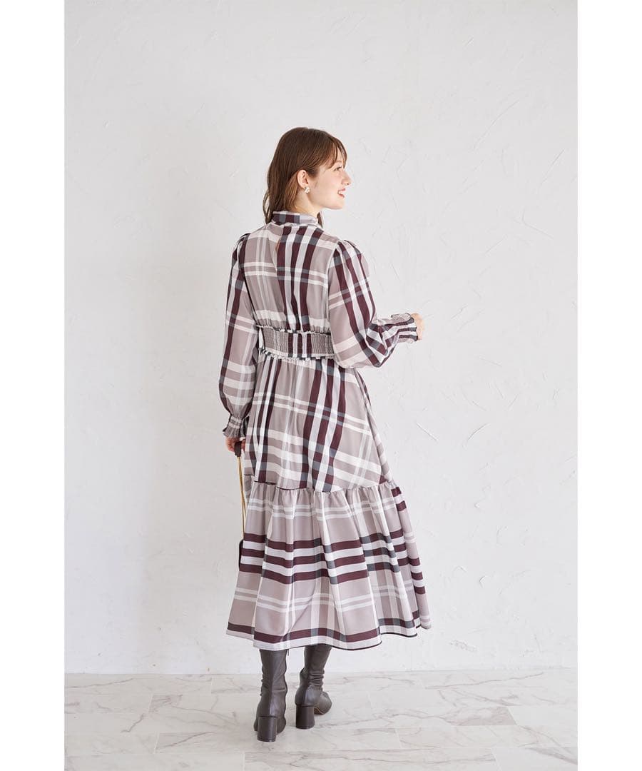 ベージュ ビックボウタイリボン付きチェック柄シャーリングワンピース tocco