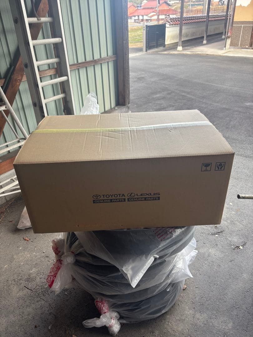 トヨタ　ランクル250ＶＸ　角目ライト