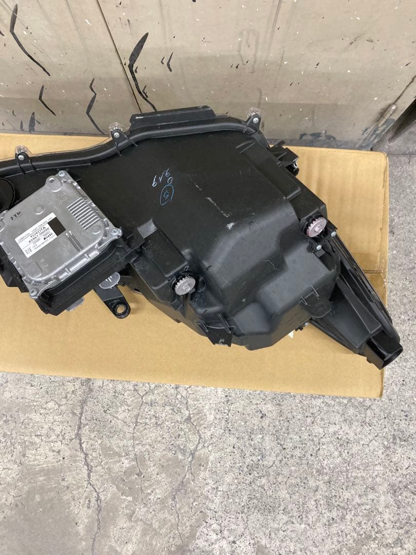 クラウンマジェスタ　210 純正ヘッドライト左