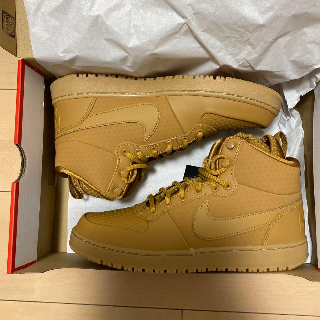 【新品未使用】タグ付きNike ハイカットシューズ ベージュ