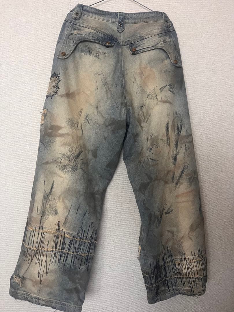 パンツ PERSONSOUL STAIN EMBROIDERY CURVED JEANS