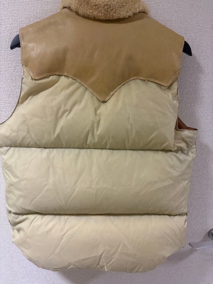 ベージュ ダウンベスト ファー襟付き