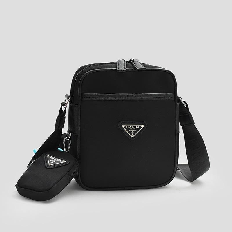 プラダ　ショルダーバック 新品ブラック PRADA ナイロン ショルダーバッグ
