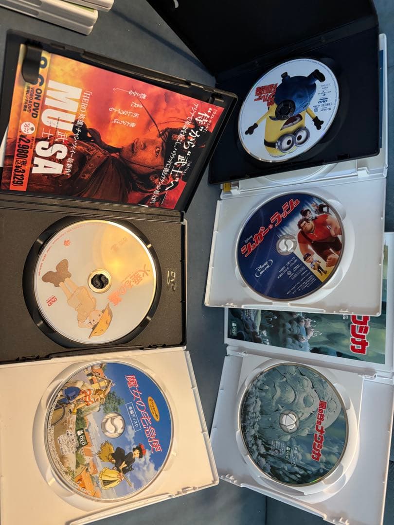 ジブリ、ディズニーなどのDVD、Blu-rayのまとめ売り