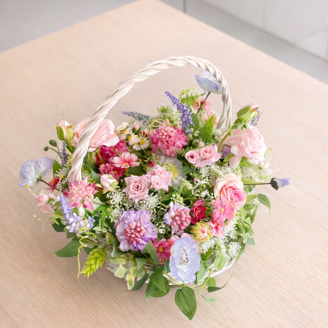 摘みたての花束のようなナチュラルバスケットアレンジ｜退職祝い・母の日ギフトに