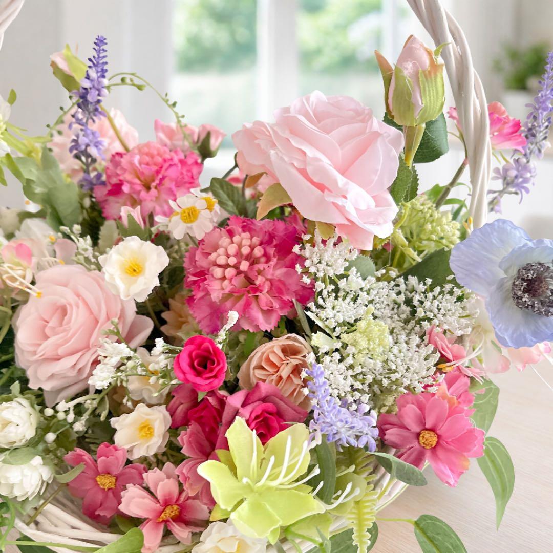 摘みたての花束のようなナチュラルバスケットアレンジ｜退職祝い・母の日ギフトに