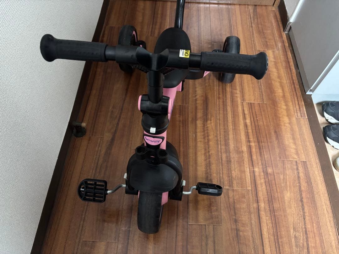 ピンクの三輪車 調整可能ハンドル