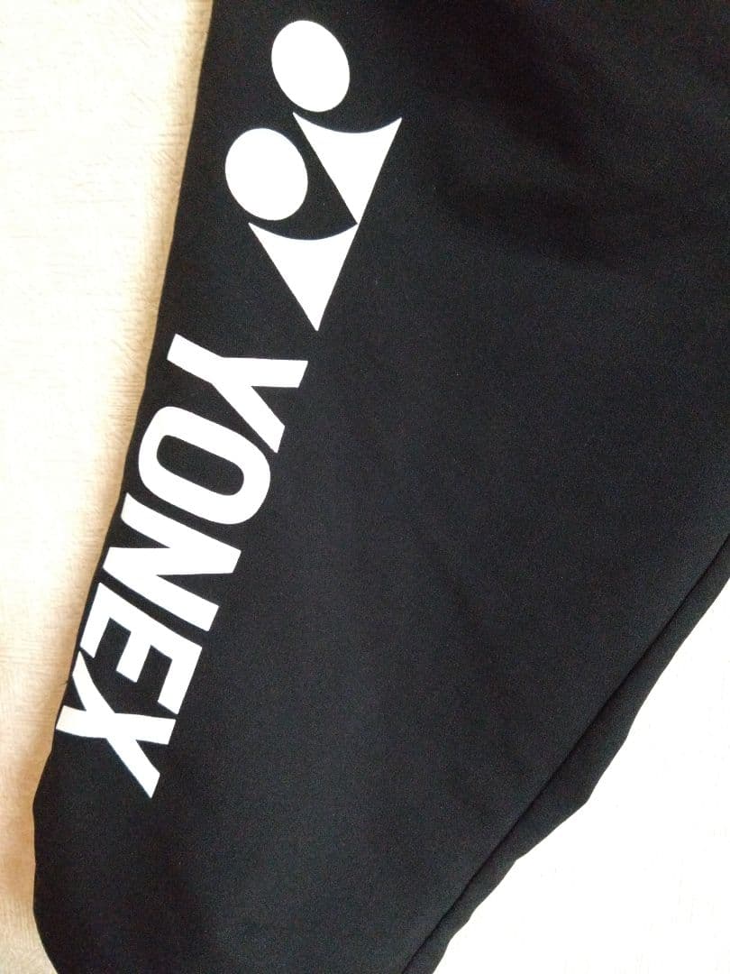 YONEXヨネックス前面ヨネックスロゴ入り 七分袖ハーフパンツ