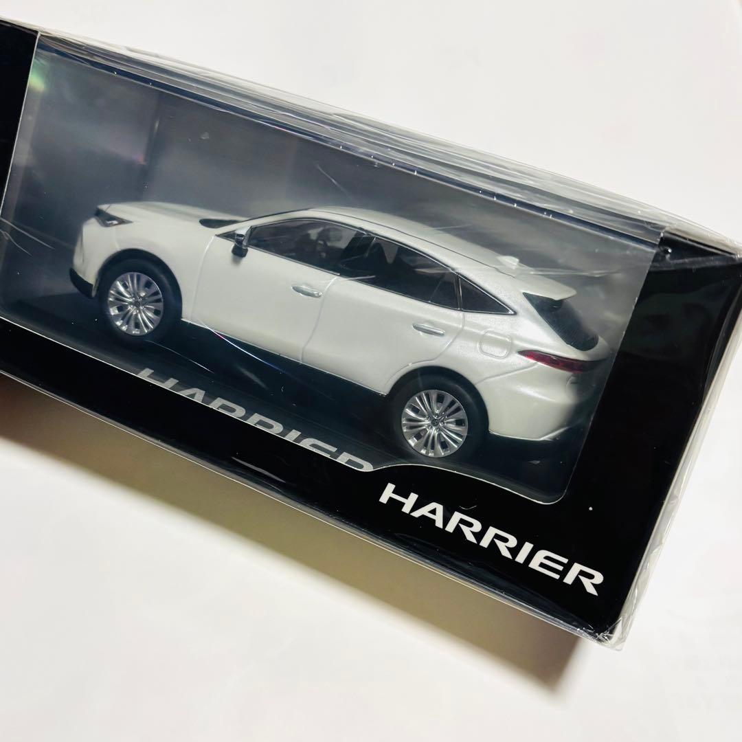 トヨタ ハリアー 1/30 ミニカー ホワイトパール 新品 未開封品