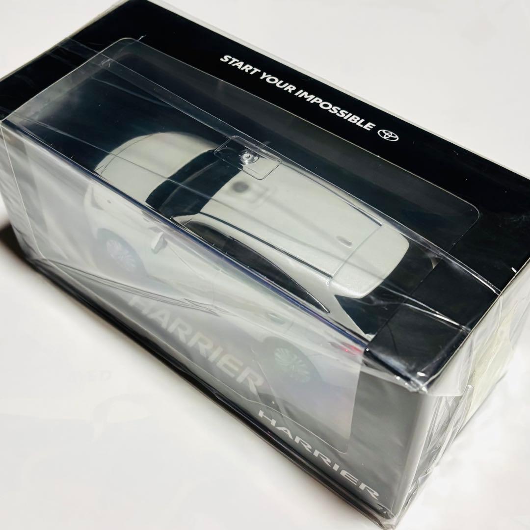 トヨタ ハリアー 1/30 ミニカー ホワイトパール 新品 未開封品