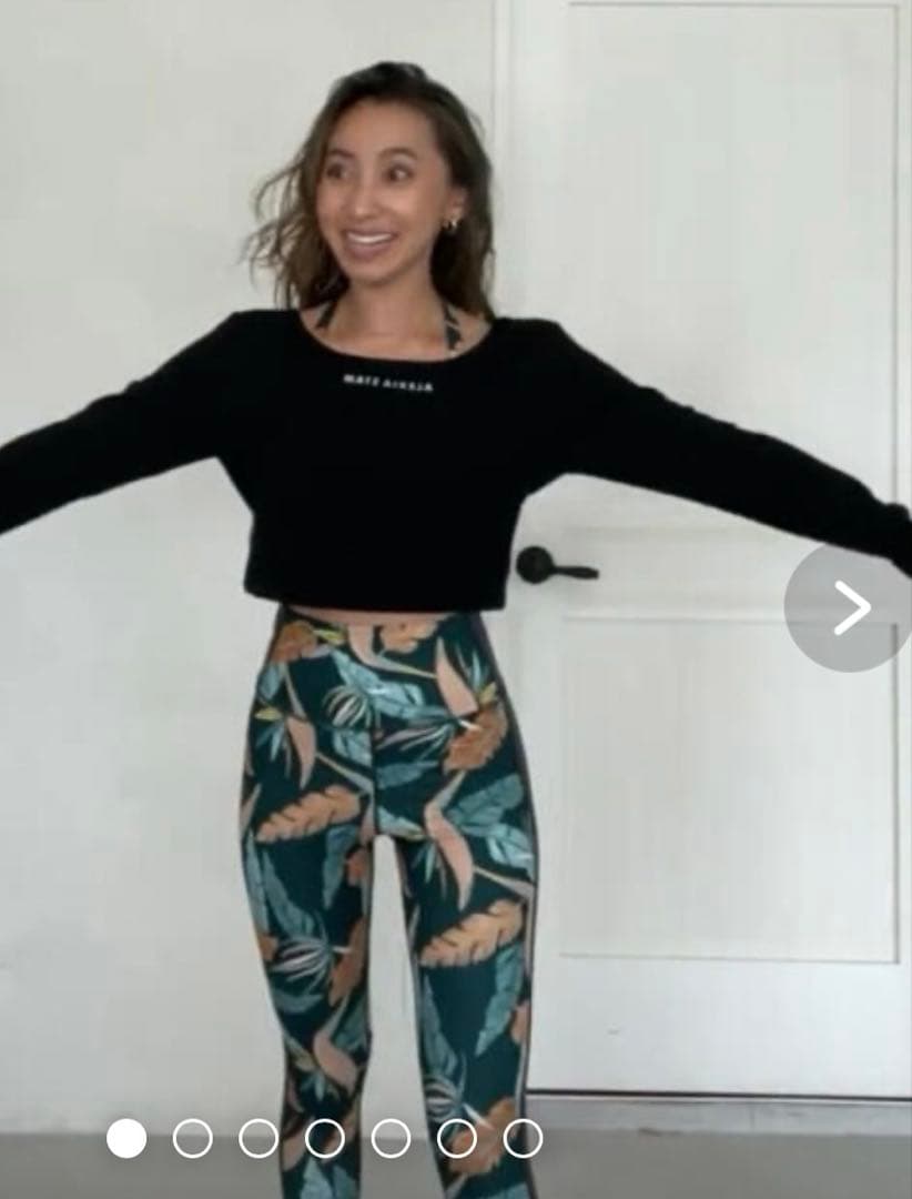 ALEXIA STAM バッククロス クロップドトップ & レギンスセット