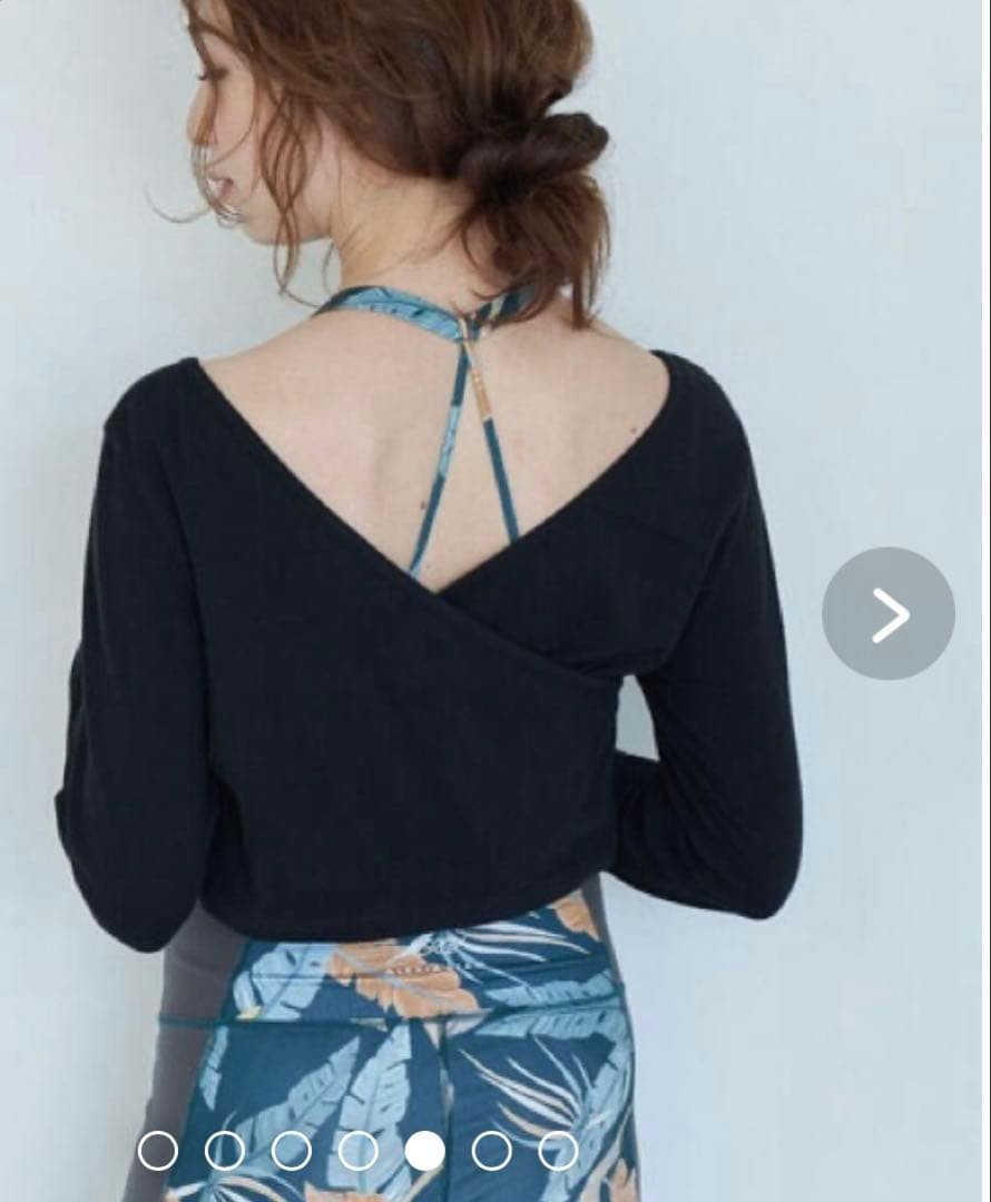ALEXIA STAM バッククロス クロップドトップ & レギンスセット