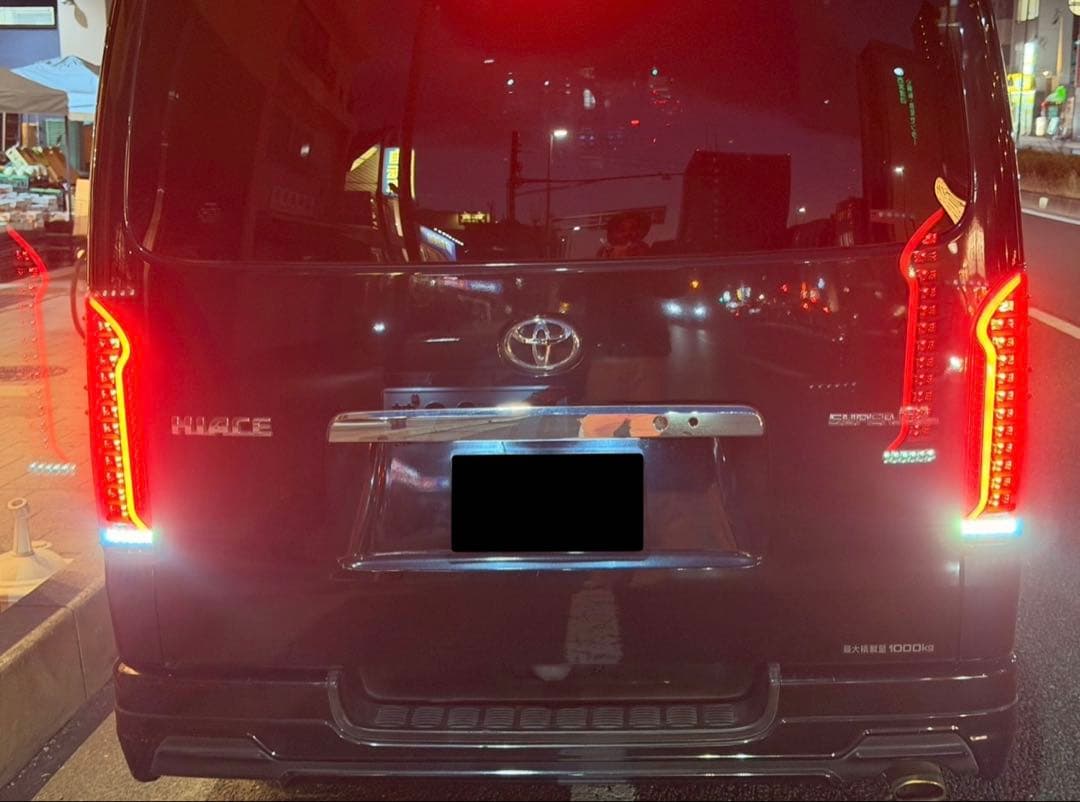 ハイエース　スモークテール　シーケンシャルウィンカー