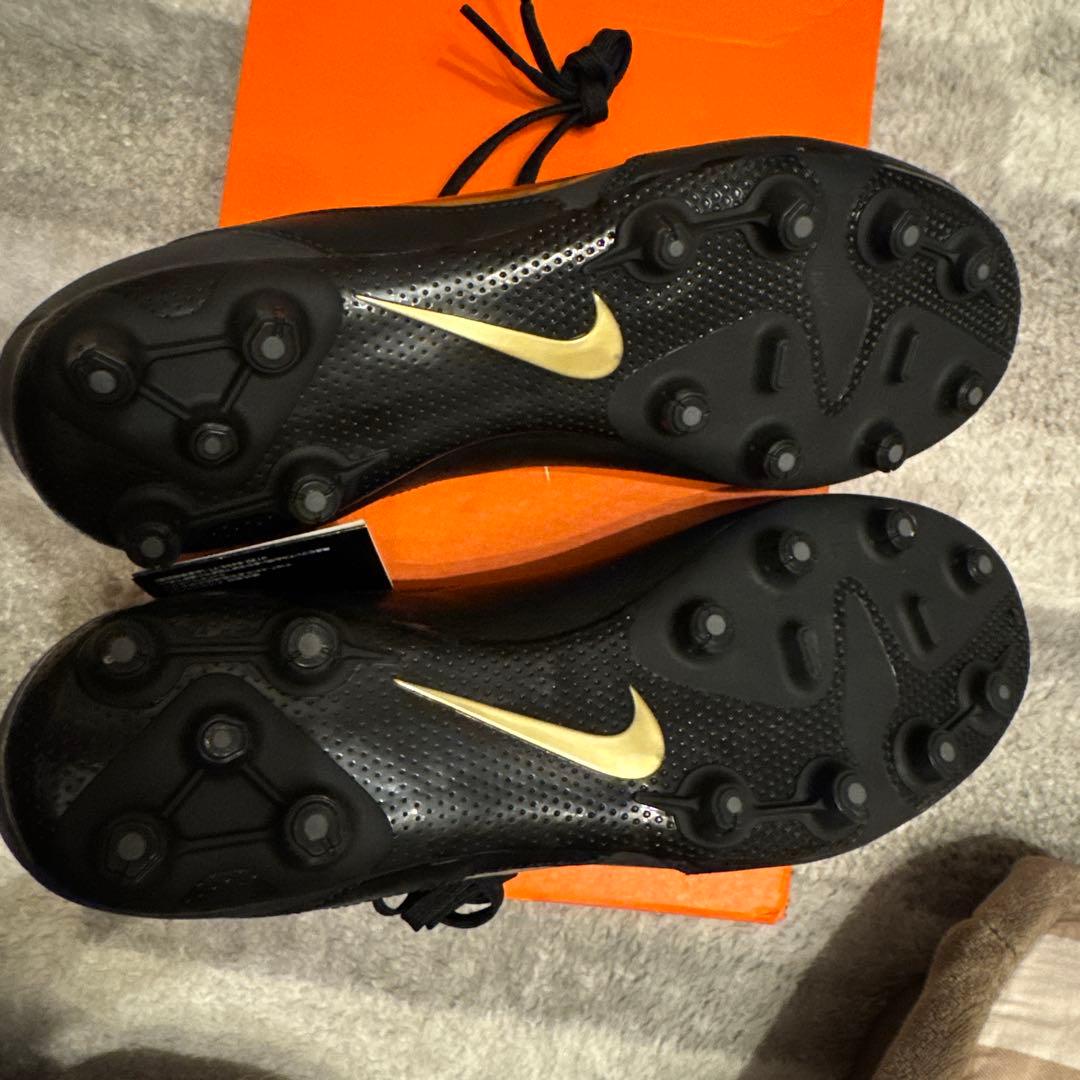 Nike サッカーシューズ ブラック/ゴールド