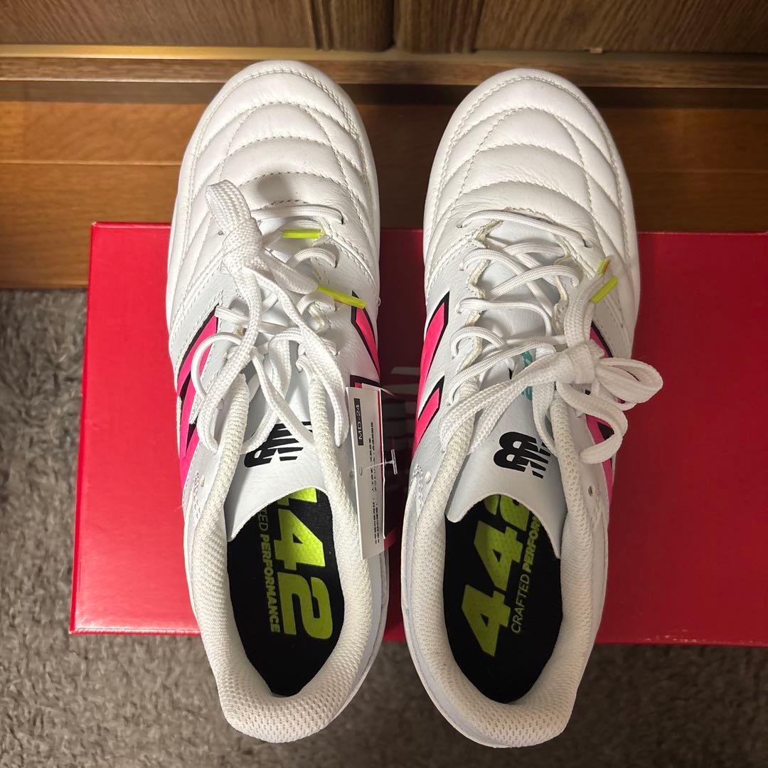 New Balance 442 ホワイト/ピンク スパイクシューズ