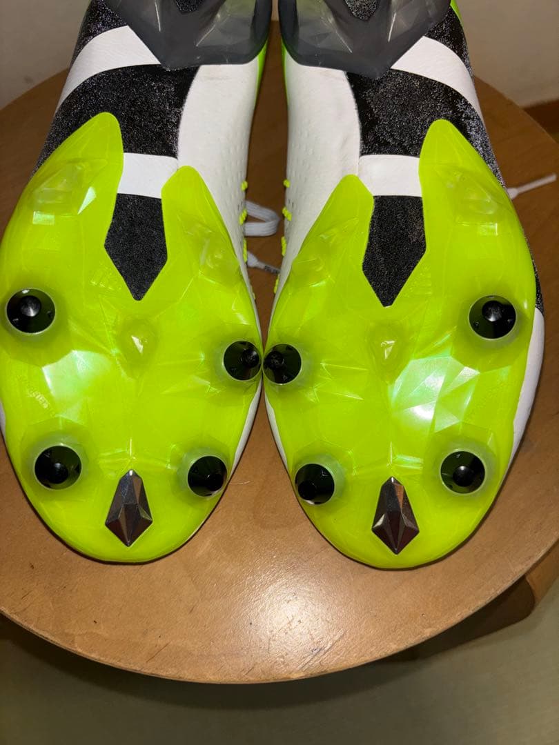 【新品・未使用❗️】adidasプレデターアキュラシーSGスパイク 25.5cm