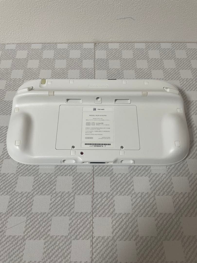 Nintendo WII U ベーシックセット（コントローラー&ソフト3本付き）