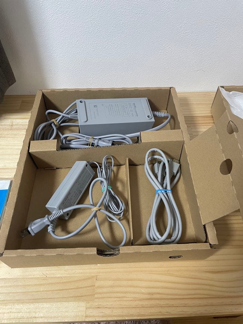 Nintendo WII U ベーシックセット（コントローラー&ソフト3本付き）